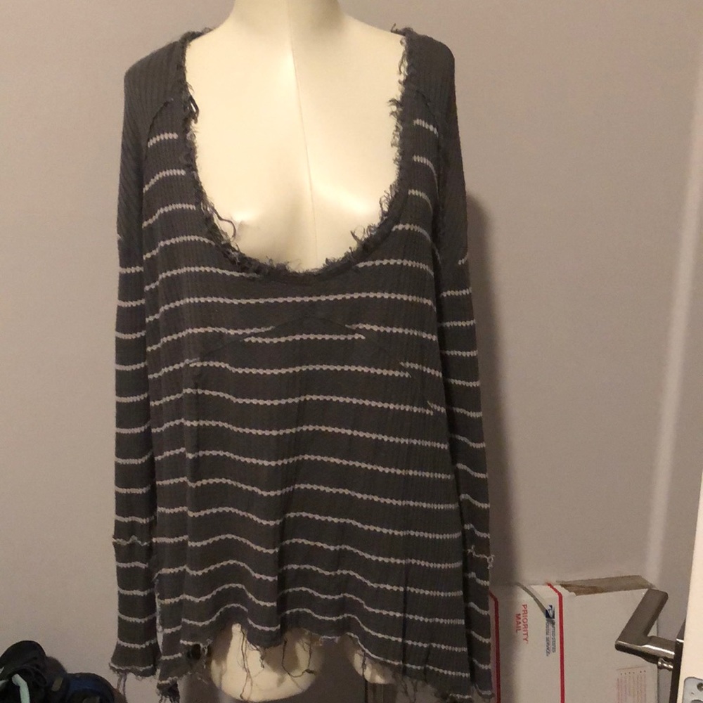 💋Free People distressed long sleeves knit sweater